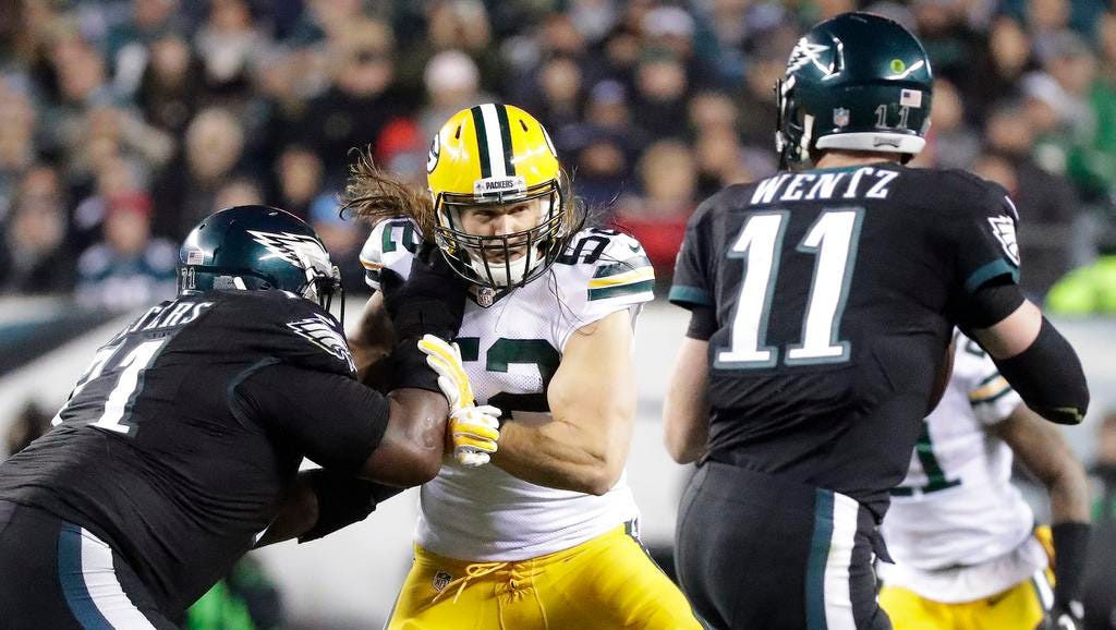 Green Bay Packers outside linebacker Clay Matthews (52) tries to beat the block of tackle Jason Peters (71) while rushing quarterback Carson Wentz (11) against the Philadelphia Eagles at Lincoln Financial Field.