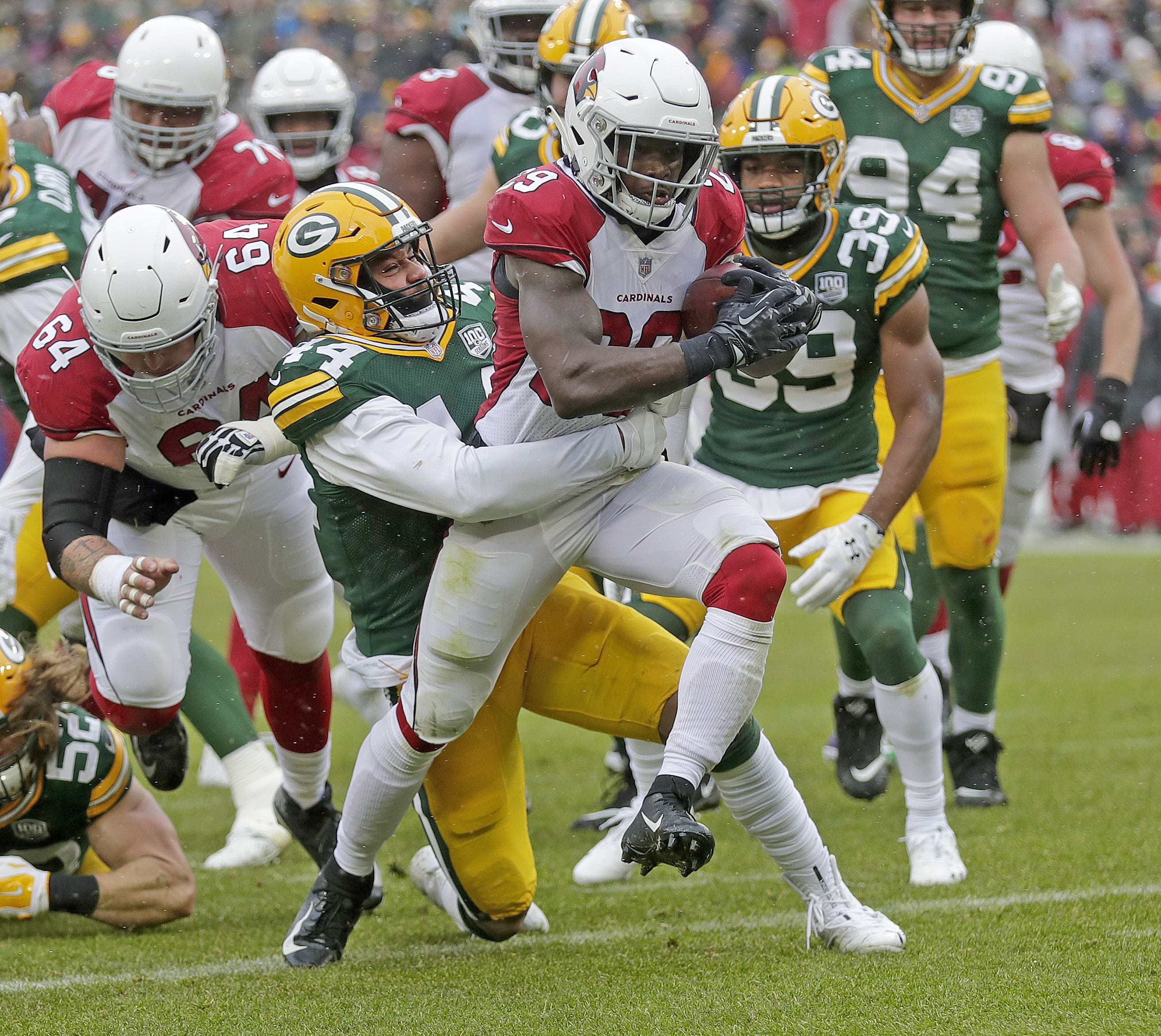 Green Bay Packers inside linebacker Antonio Morrison (44) is carried into the end zone by Arizona Cardinals running back Chase Edmonds (29) against the Arizona Cardinals Sunday, December 2, 2018 at Lambeau Field in Green Bay, Wis.
Jim Matthews/USA TODAY NETWORK-Wis