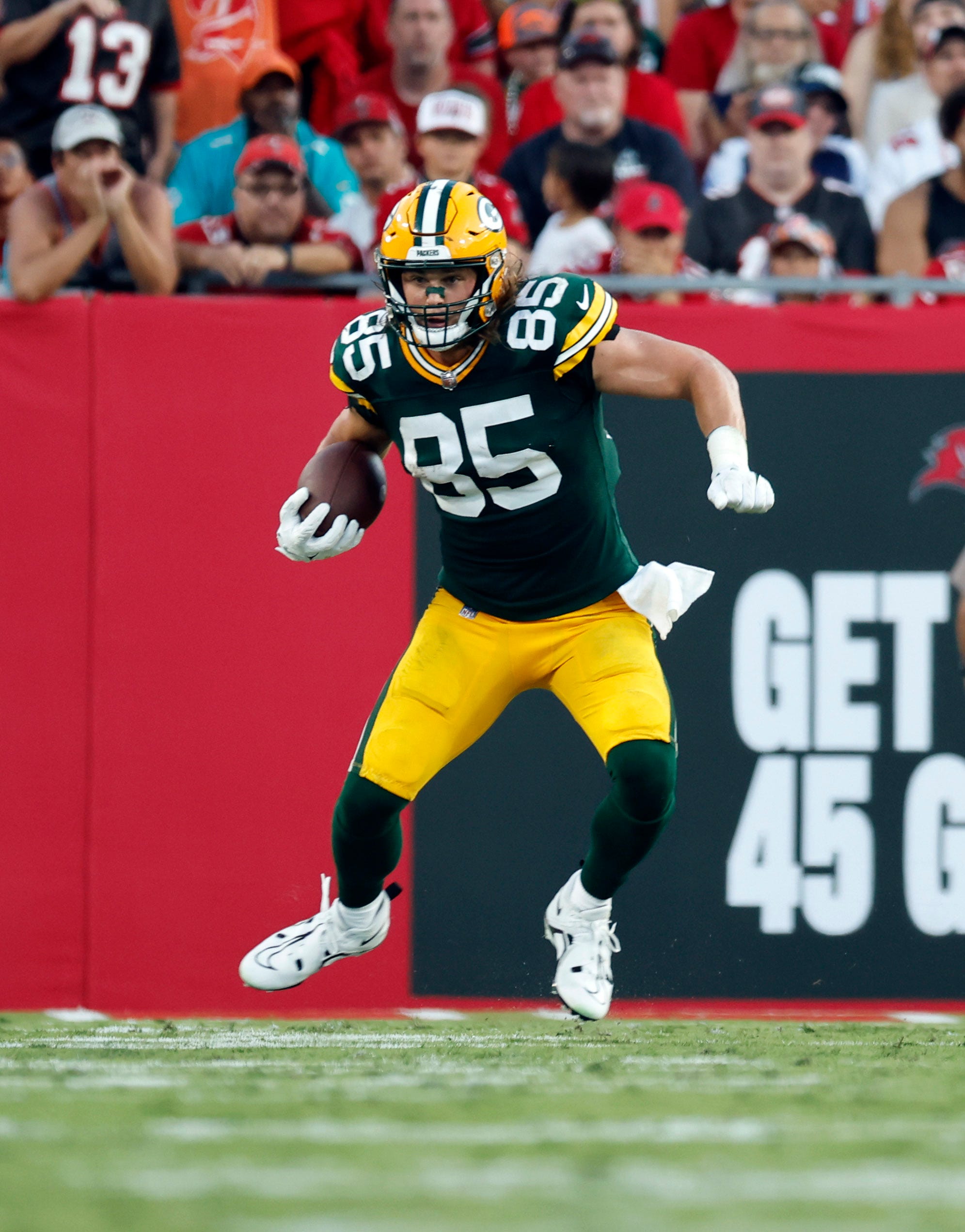 Green Bay Packers tight end Robert Tonyan (85) goes up field against the Tampa Bay Buccaneers during the second half of the game on Sept. 25, 2022, at Raymond James Stadium. Tonyan had six catches for 37 yards.